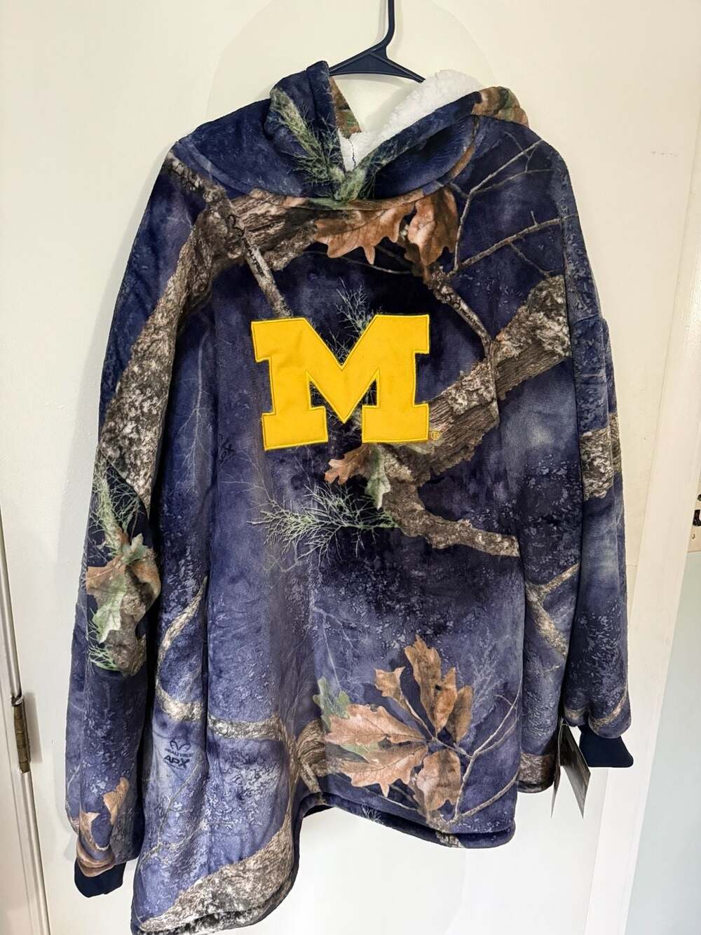 Michigan Wolverines The Hoodler Realtree APX Silk Touch Hooded Sherpa